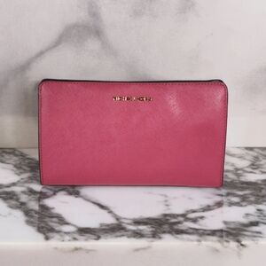 NWOT - Michael Kors Fuchsia Crossbody w/Adjustable Strap